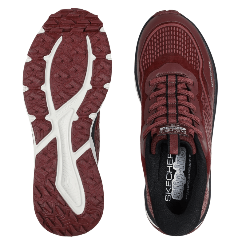 Skechers slip-in damessneaker, bovenaanzicht, met open hiel en een bijpassende zool met antislip profiel