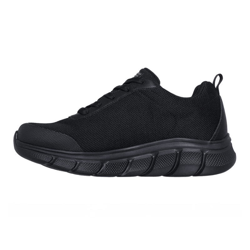 Klassieke zwarte Skechers herensneaker met veters en stevige zool, van de zijkant