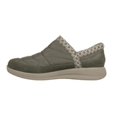 Olijfgroene Skechers damesschoen, zijaanzicht, met gewatteerd design en gemakkelijke instapopening